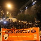 Barão de Itararé reúne cerca de mil manifestantes na porta da Rede Globo no Rio de Janeiro